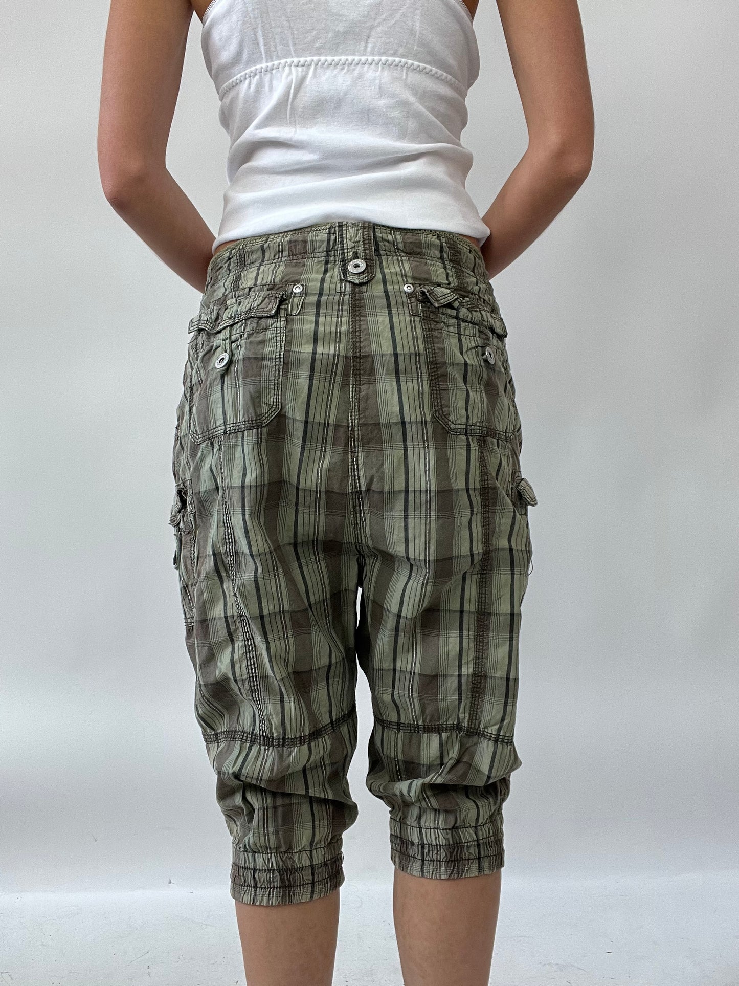 PUB GARDEN DROP | medium khaki checkered 3/4 length trousers