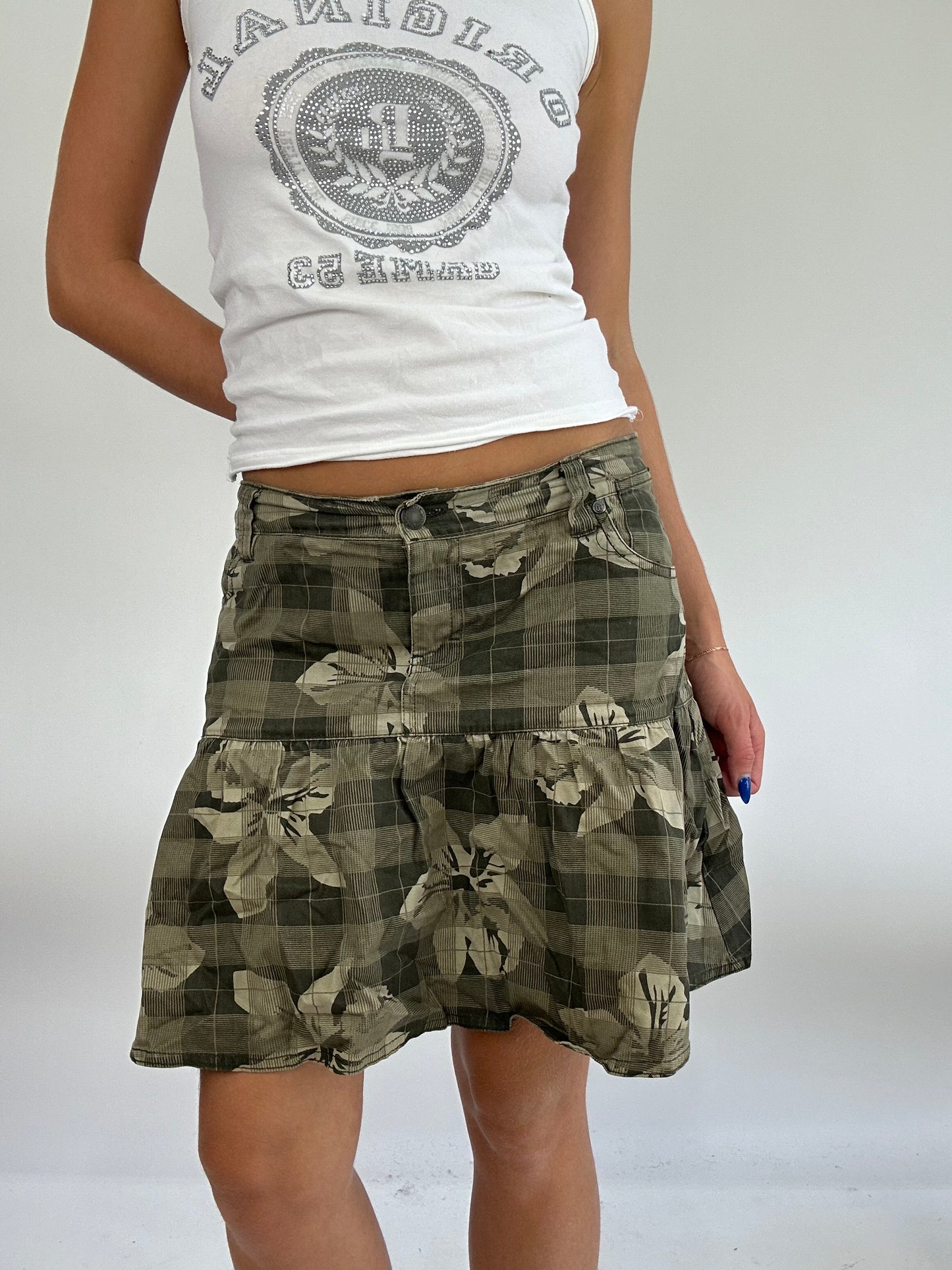 BRITISH SUMMER GIRL DROP | medium khaki cargo skirt with floral print