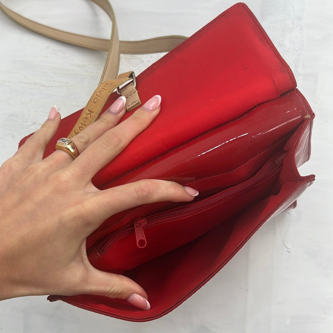 TAYLOR SWIFT DROP | medium red crossbody bag with beige strap