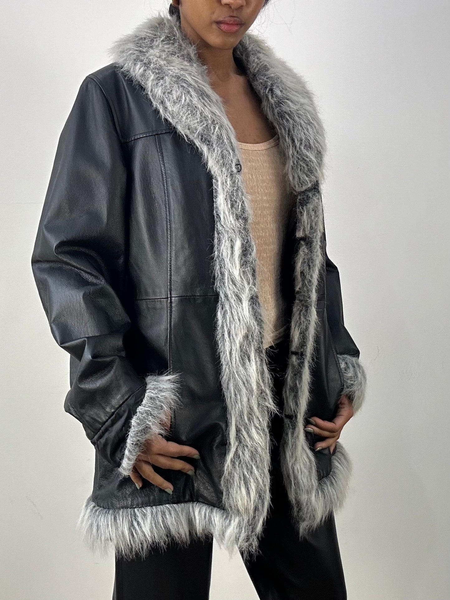 💻💚 MOB WIFE DROP | medium black leather jacket with grey fur trim