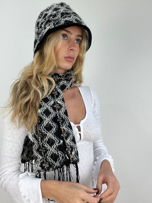 WINTER ESSENTIALS | black and grey matching hat and scarf