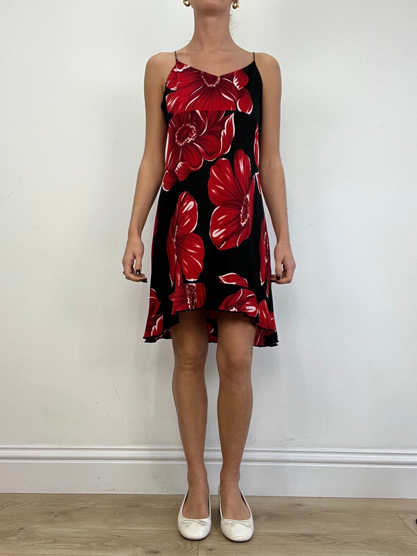 vintage edit one | medium black and red floral dress