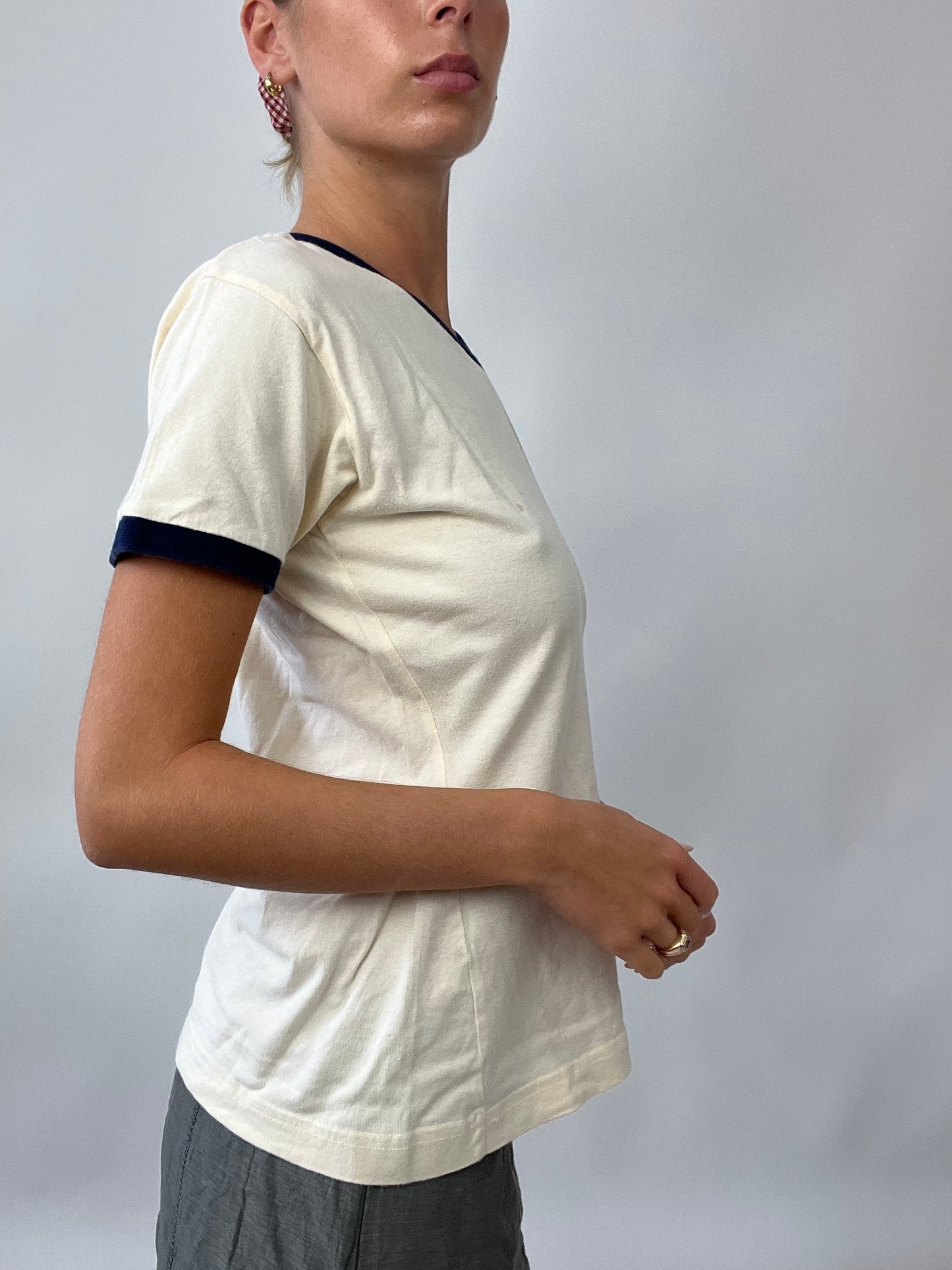 PUB GARDEN DROP | medium white adidas top with navy outline