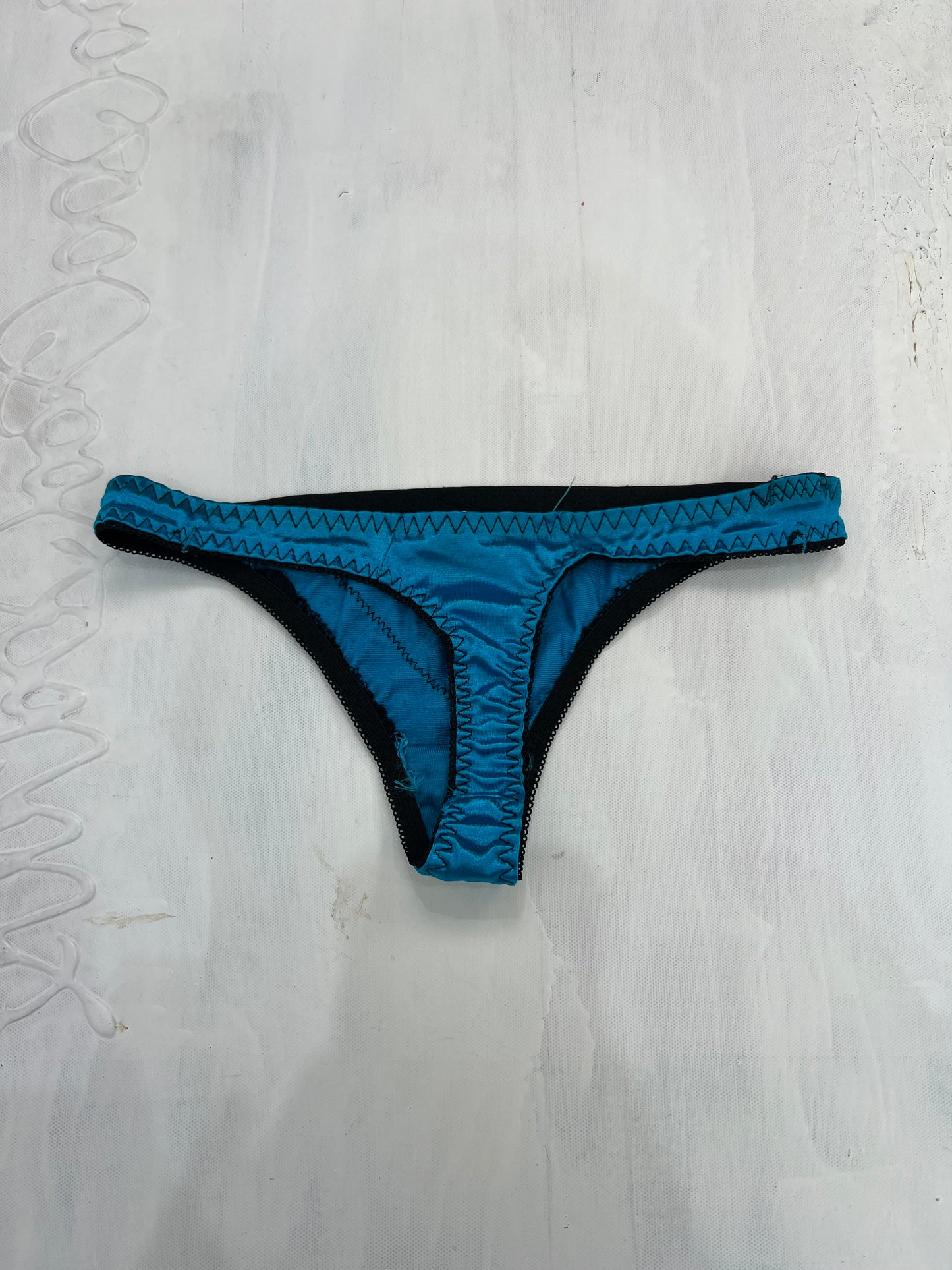 💻BALLETCORE | small blue and black lace thong