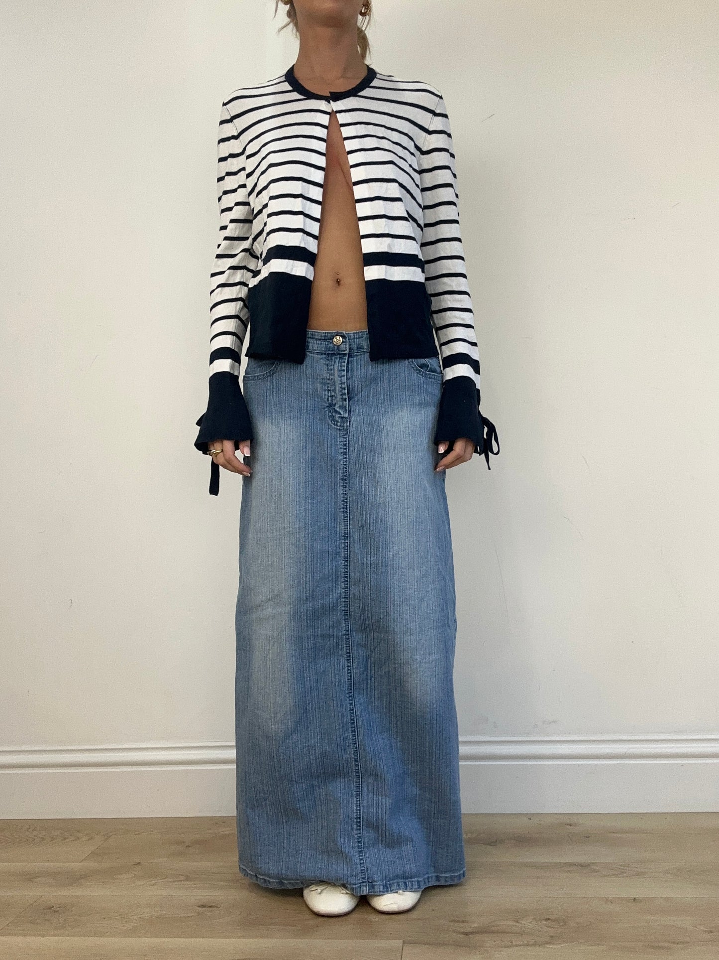 WINTER TRENDS | small white and navy striped cardigan