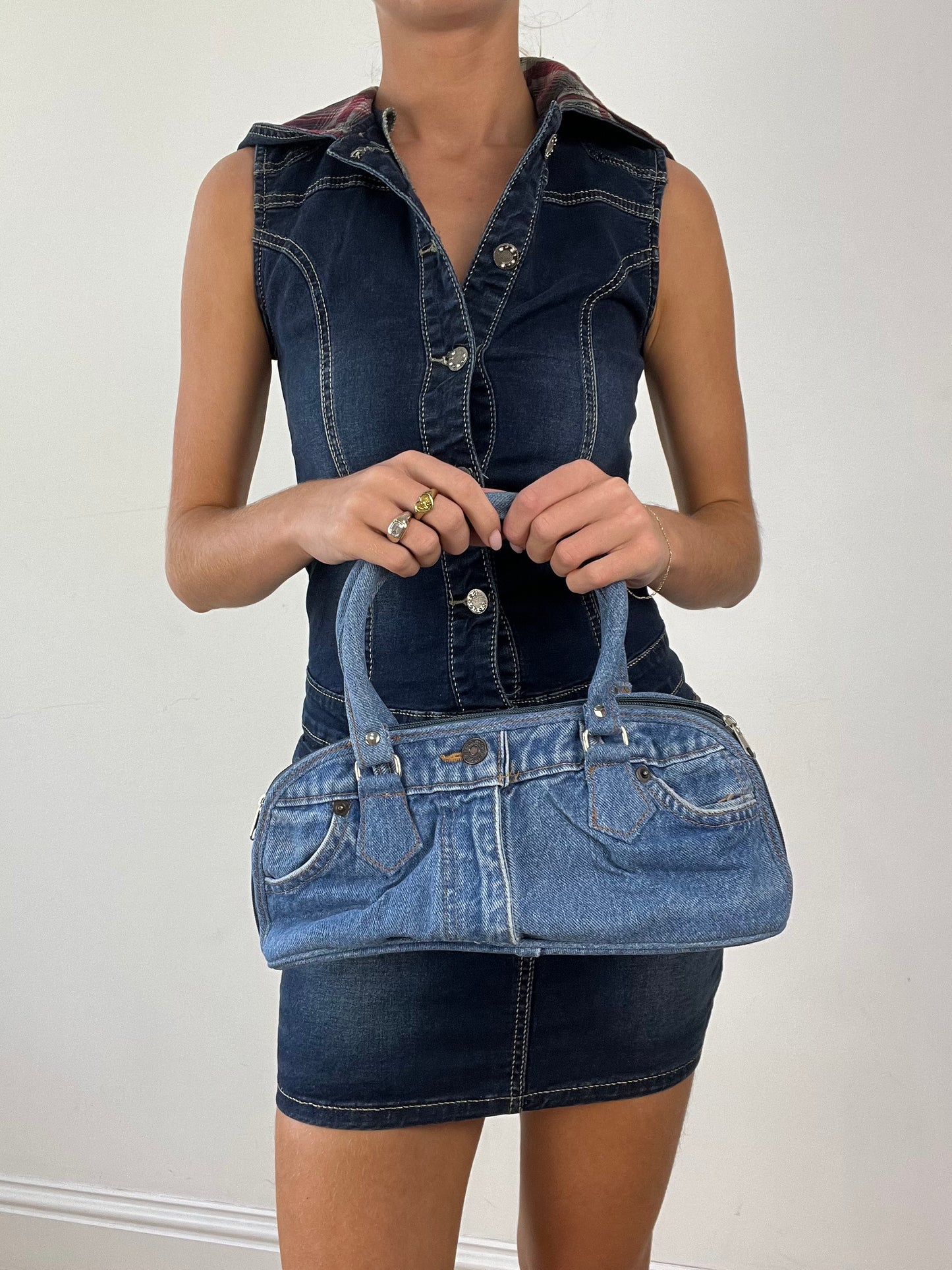 💻DENIM ON DENIM | light wash denim jeans shoulder bag