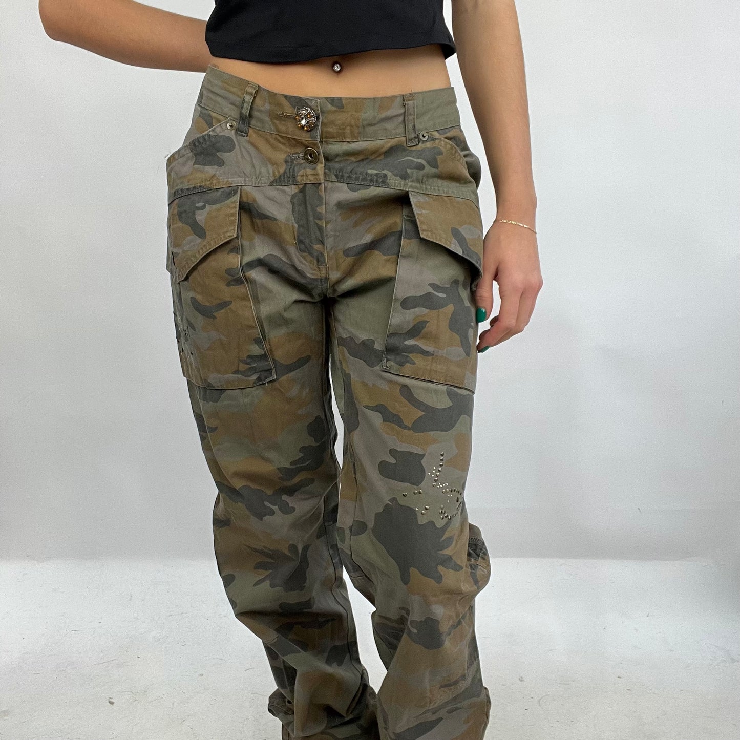 CARRIE BRADSHAW DROP | medium army print cargo trousers with diamonté detail