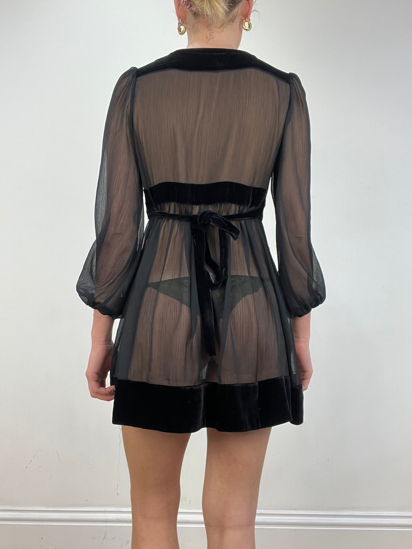 vintage edit: date night | small black long sleeve mesh dress