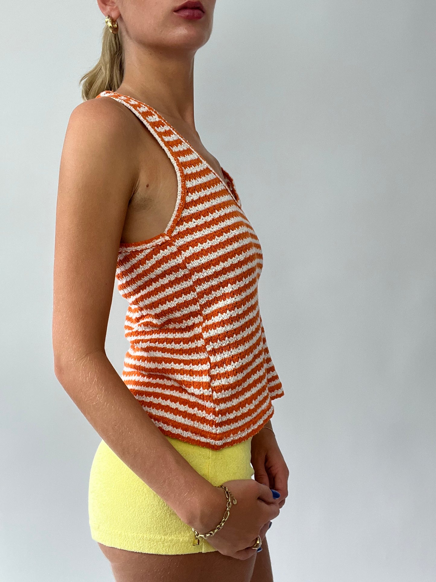 FRUITY DROP | small white and orange crochet tank top