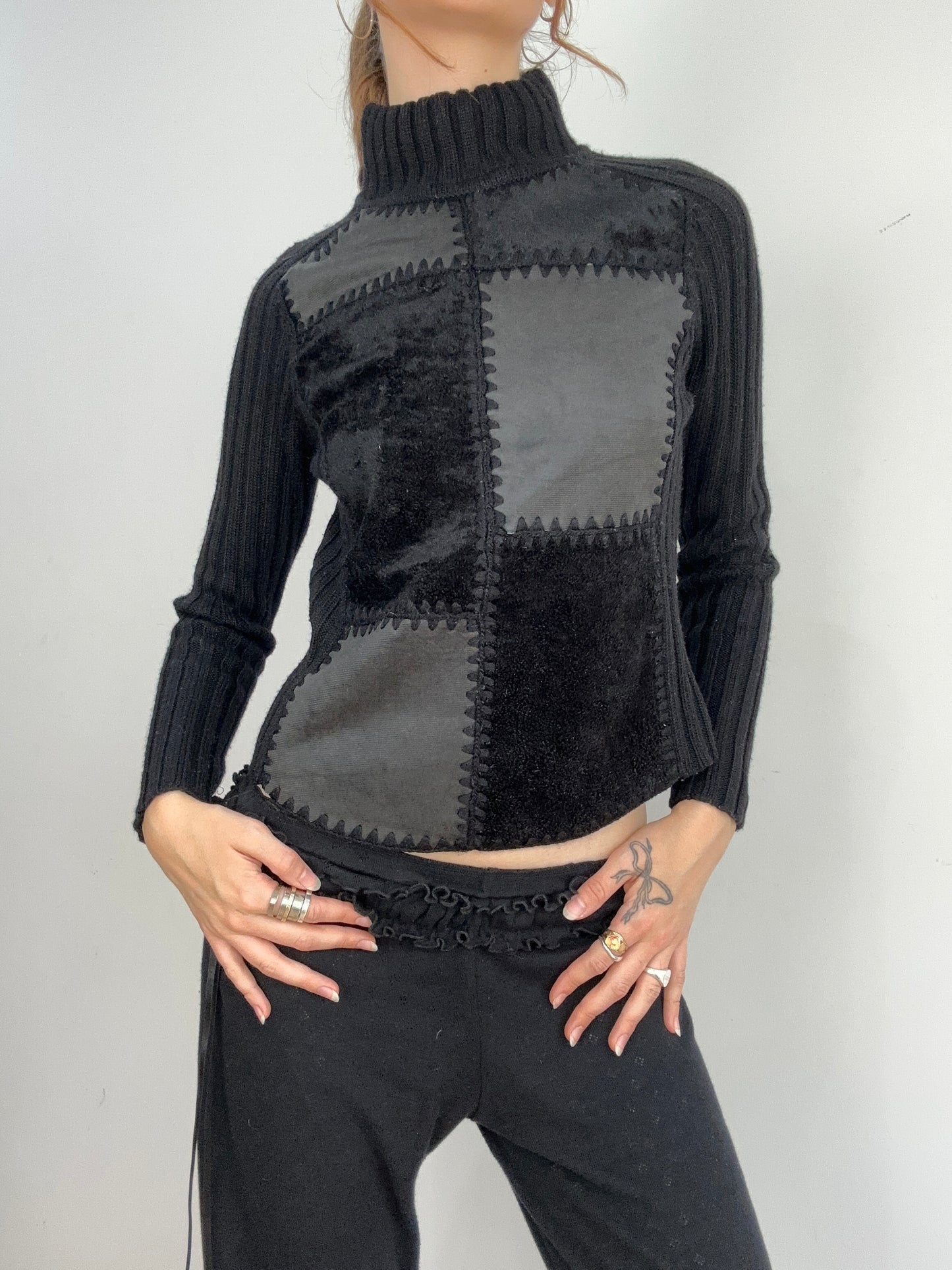 COSY CLASSICS | small black high neck jumper with fur patchwork