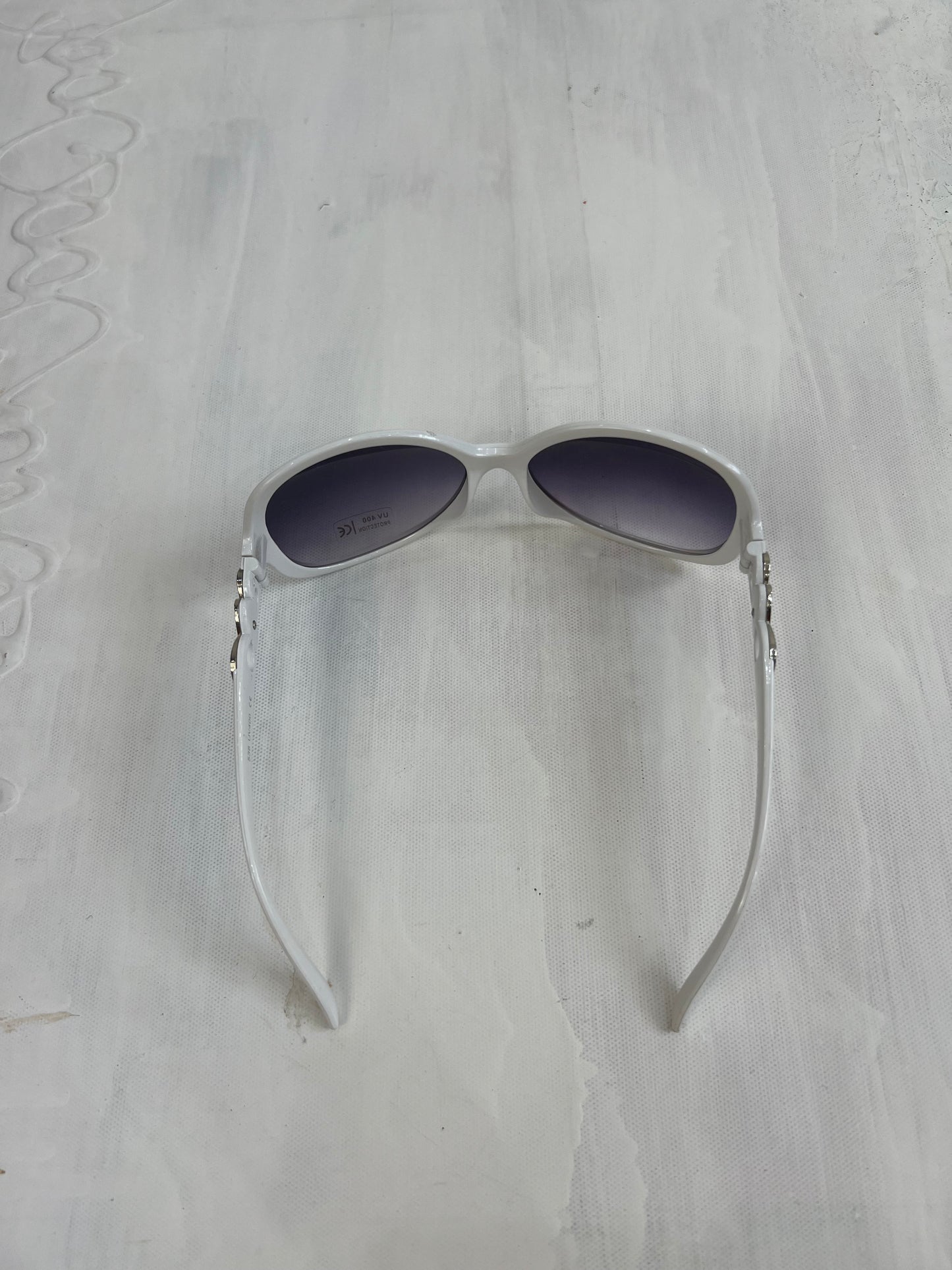 GIRLBAND DROP | round white sunglasses with silver detail