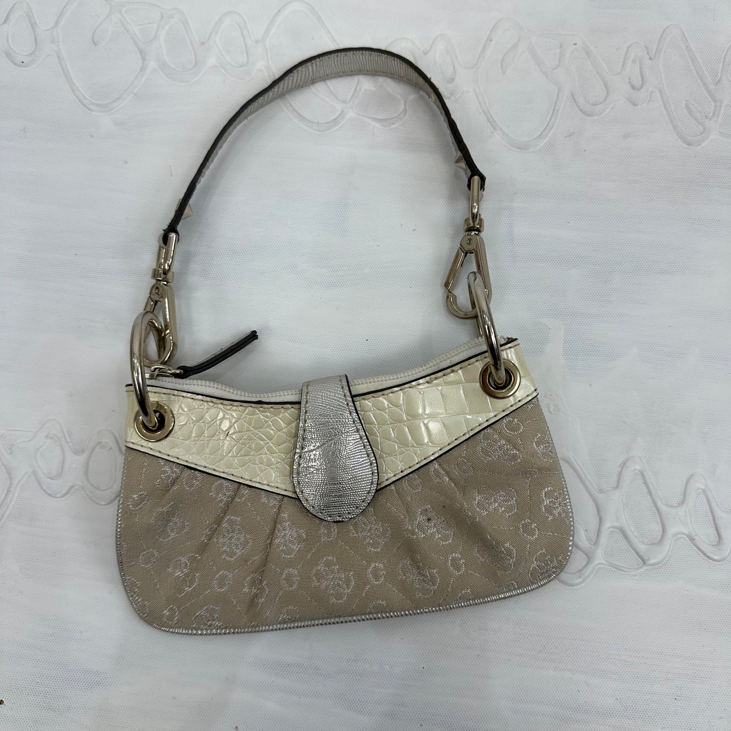 Mini guess outlet purse