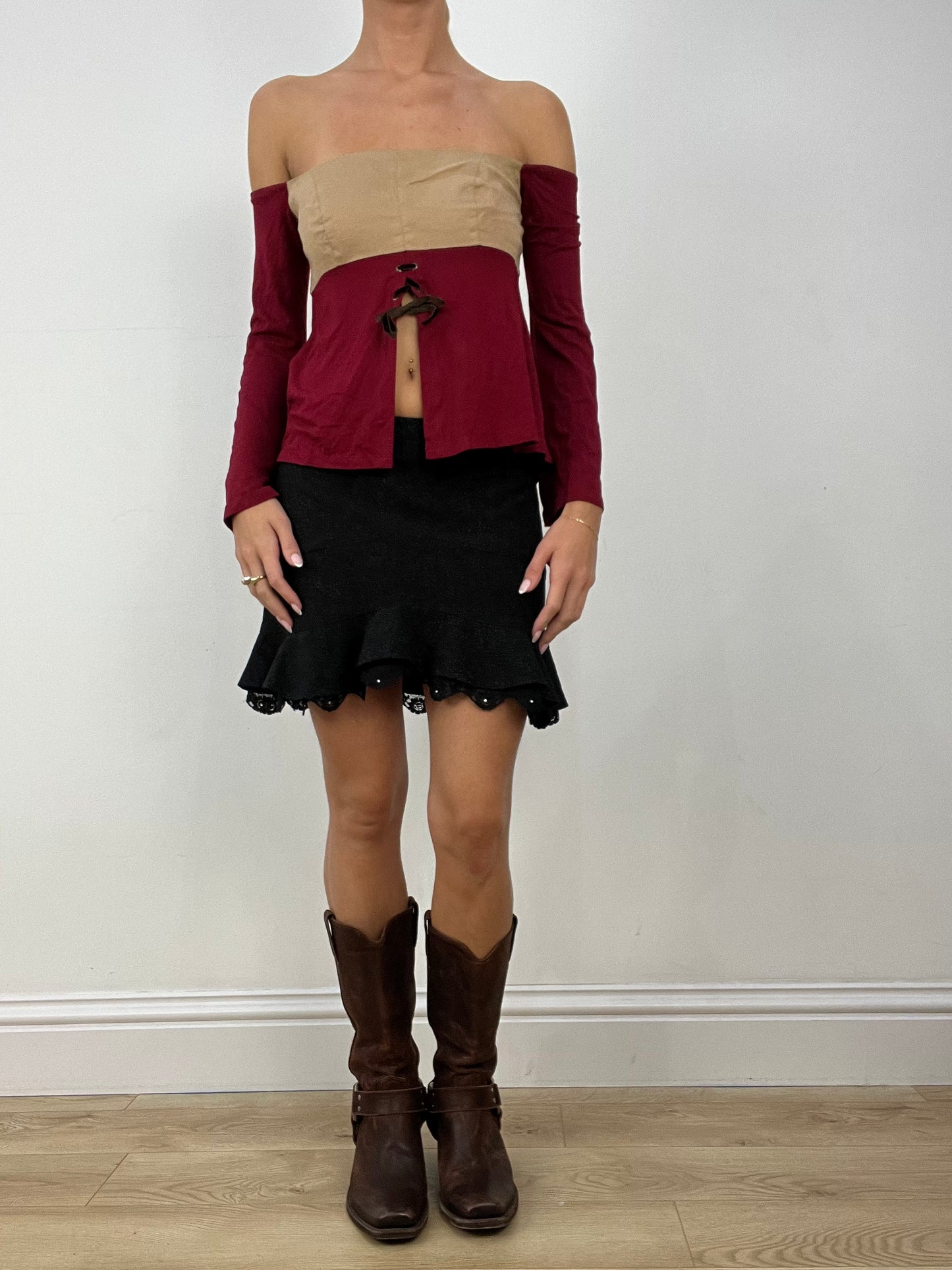 HALLOWEEN | small beige and burgundy off the shoulder top