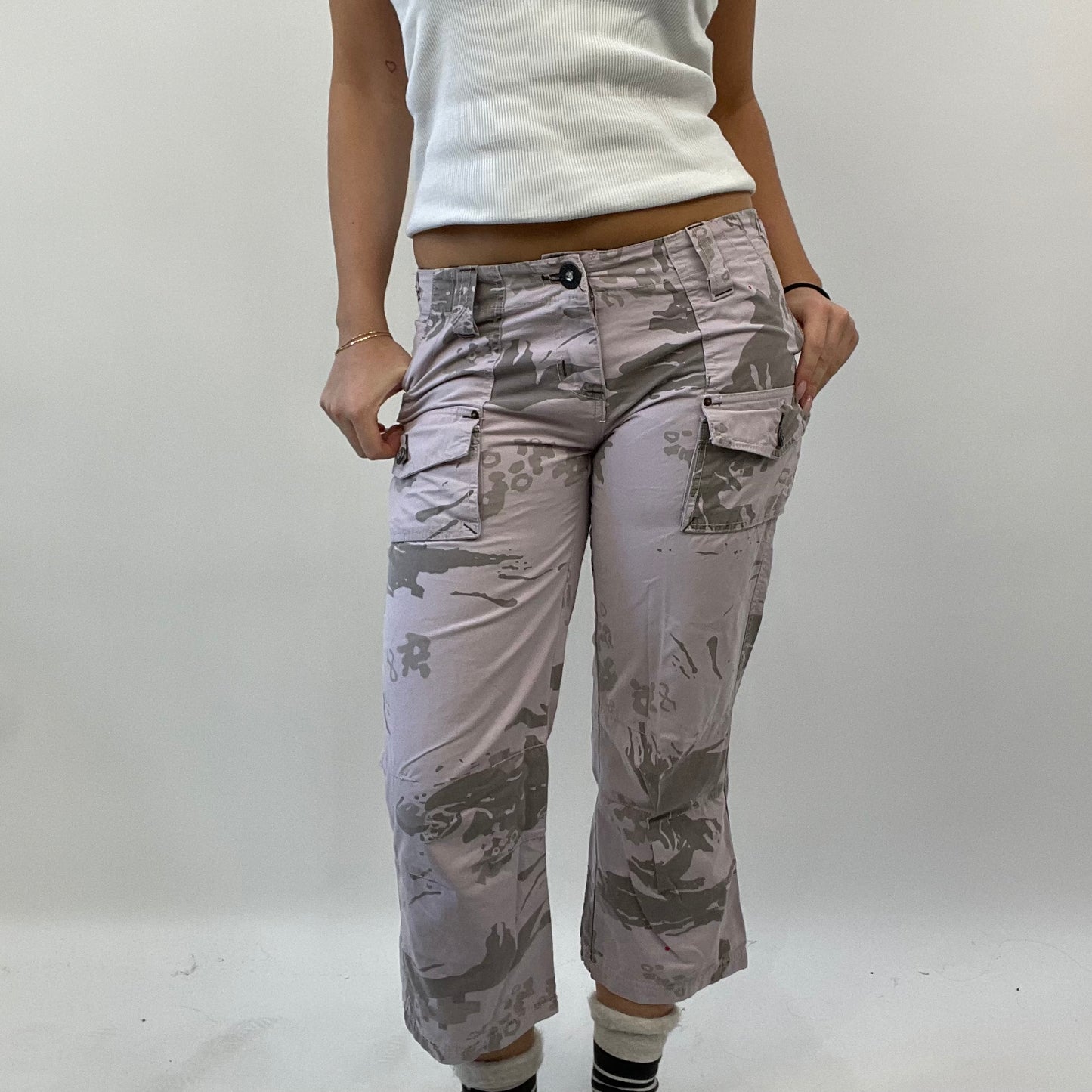 BEST PICKS | small pink camo print 3/4 length cargo trousers