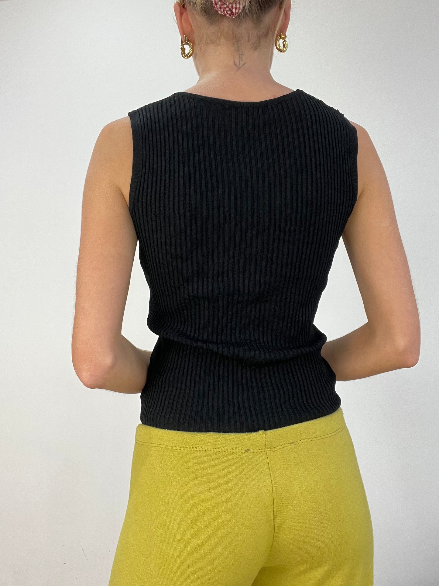 WINTER TRENDS | small black ribbed top