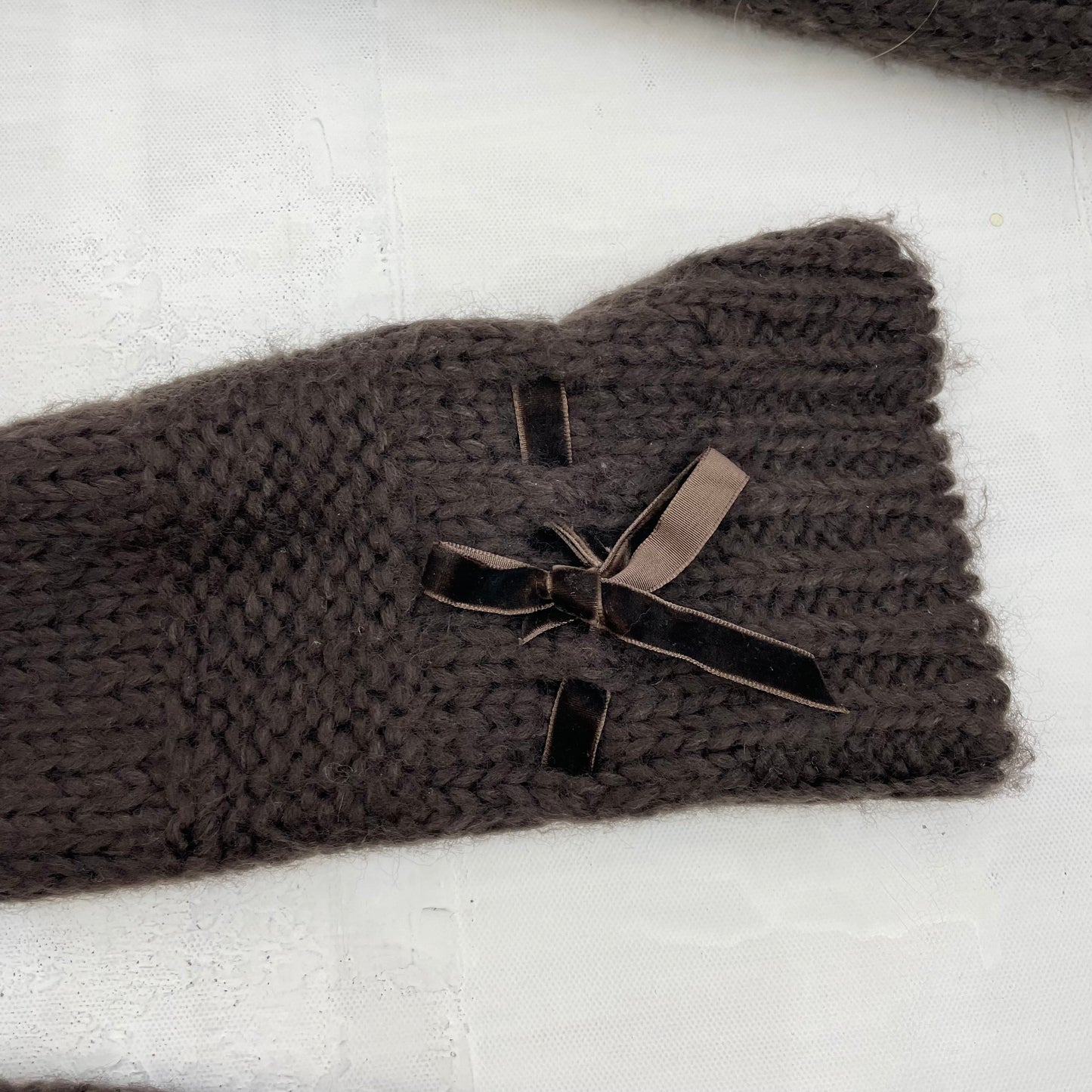 12 DAYS OF XMAS DROP | brown knit scarf with bow details