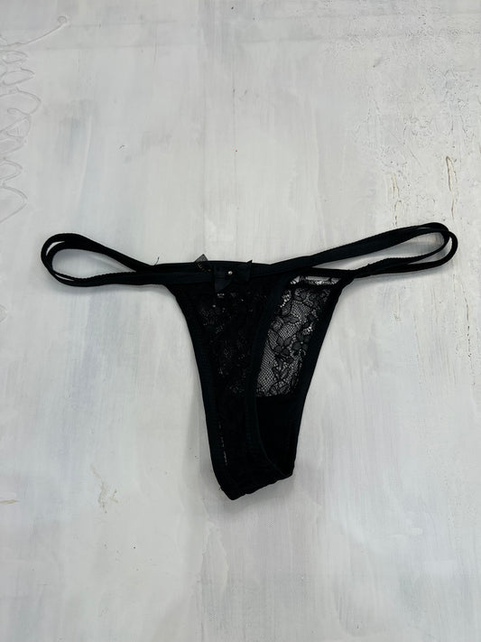 DATE NIGHT | small black intimissimi thong