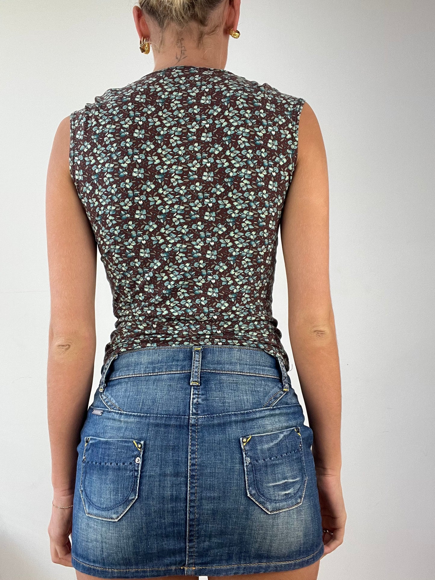 💻 DINNER PARTY | small brown and blue floral tank top