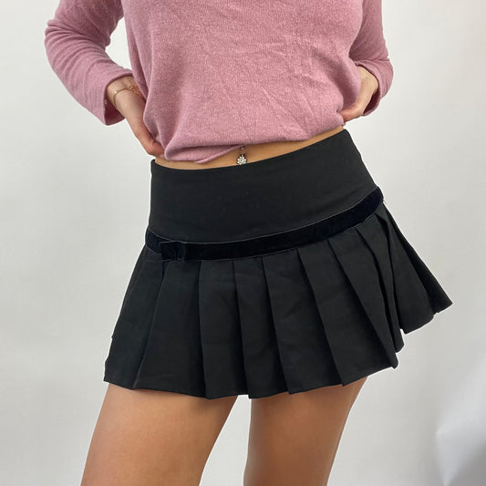 GIRL CORE DROP | small black pleated mini skirt