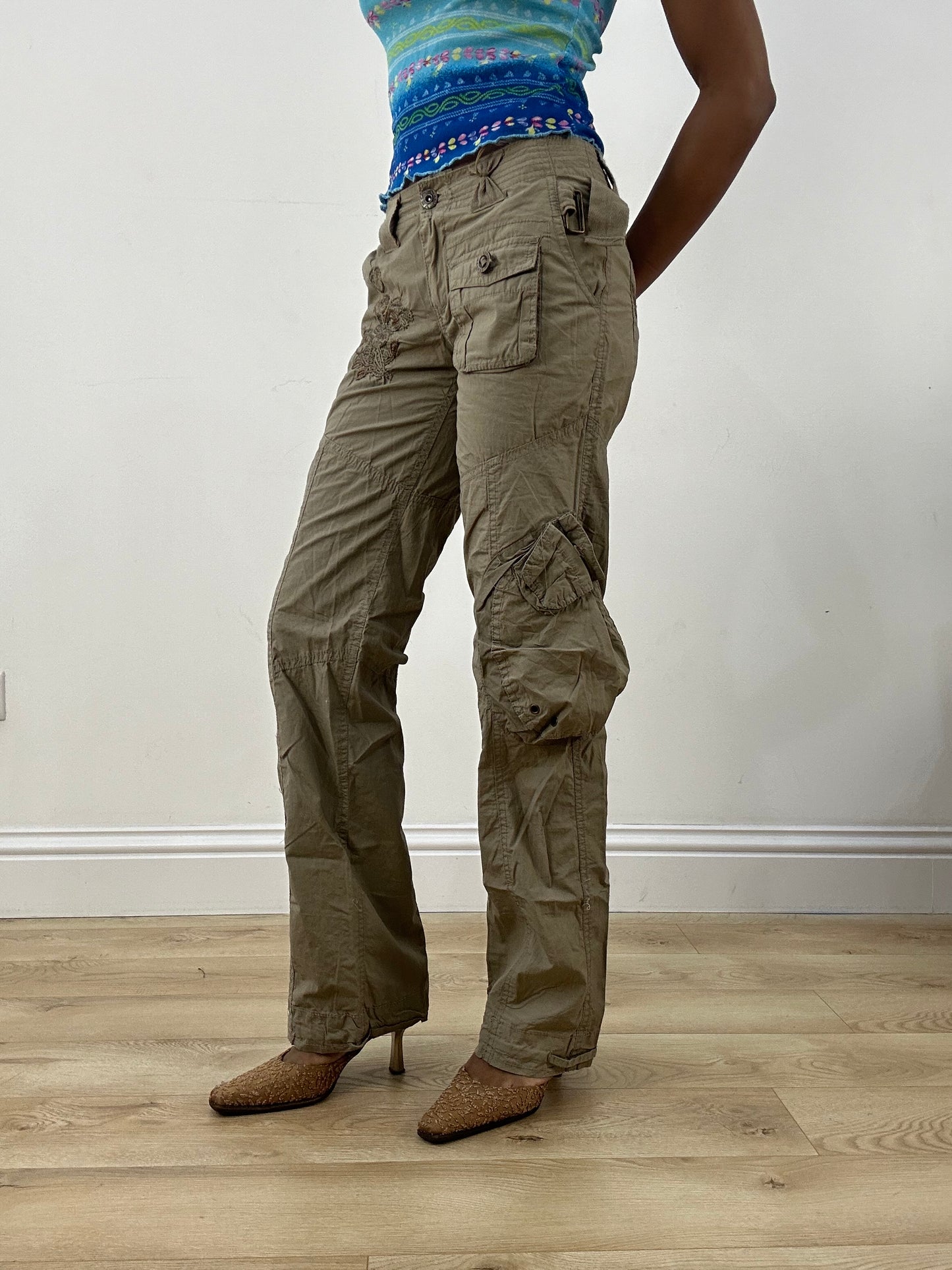 HIPPY CHIC DROP | small brown cargo style trousers with embroidery on the front