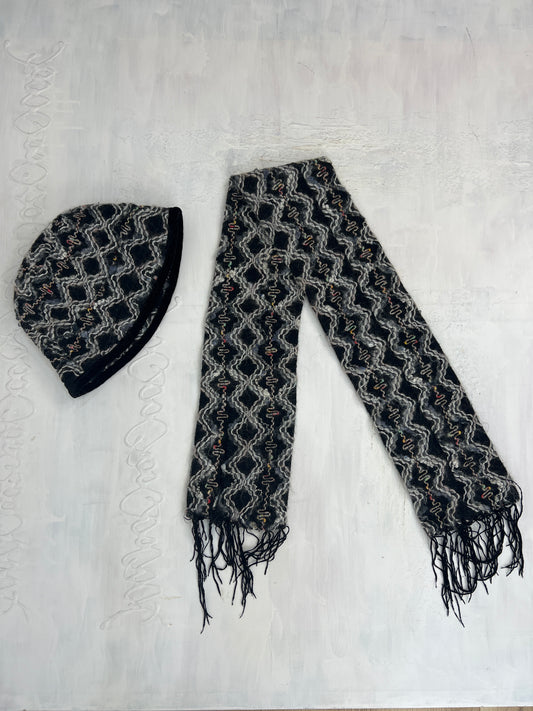 WINTER ESSENTIALS | black and grey matching hat and scarf