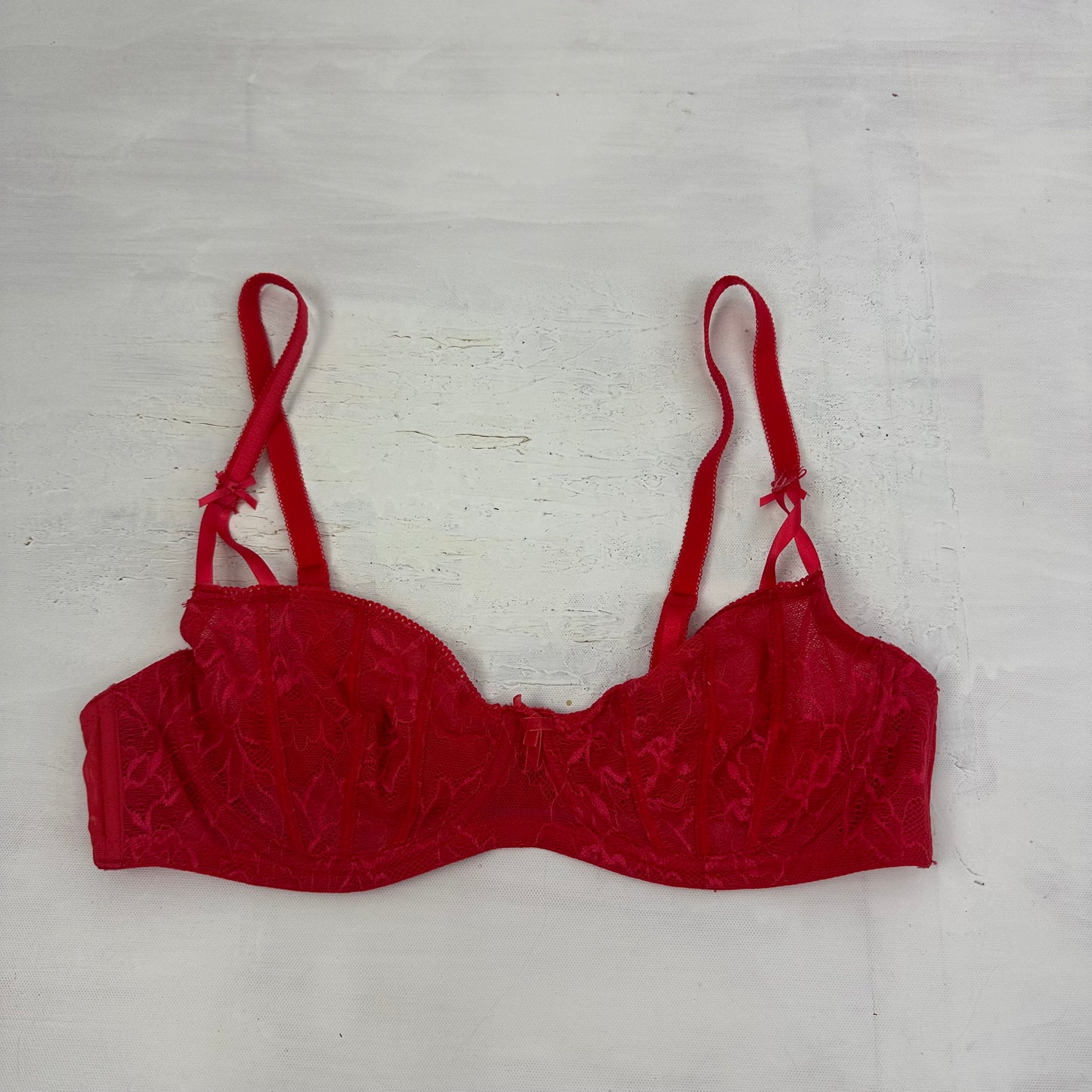 ADDISON RAE DROP | small red lace bra