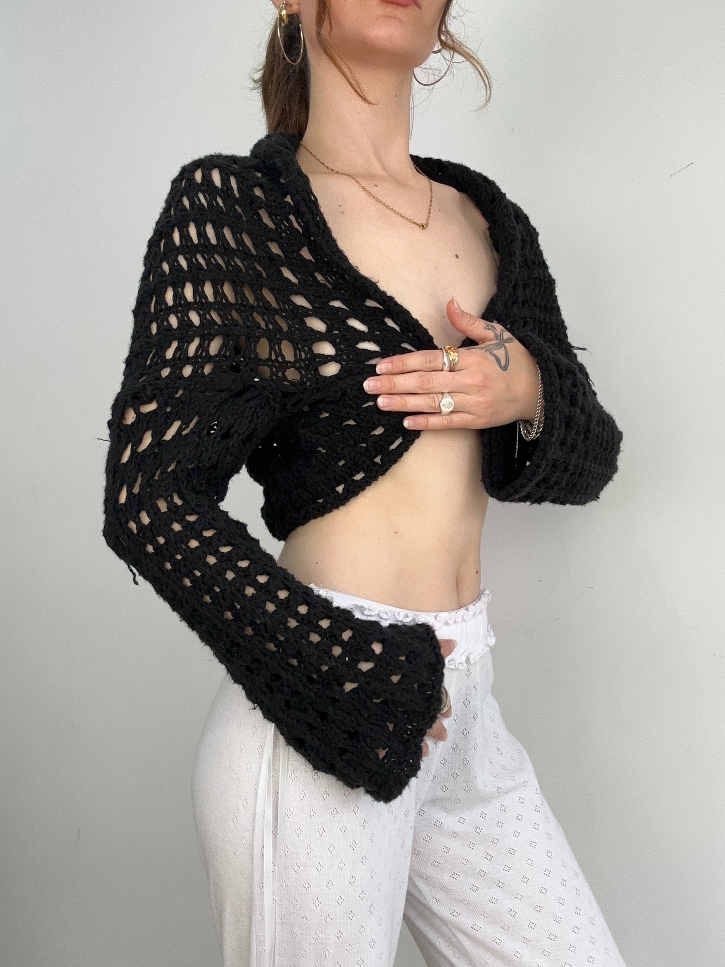 💚 COSY CLASSICS | small black crochet cardigan