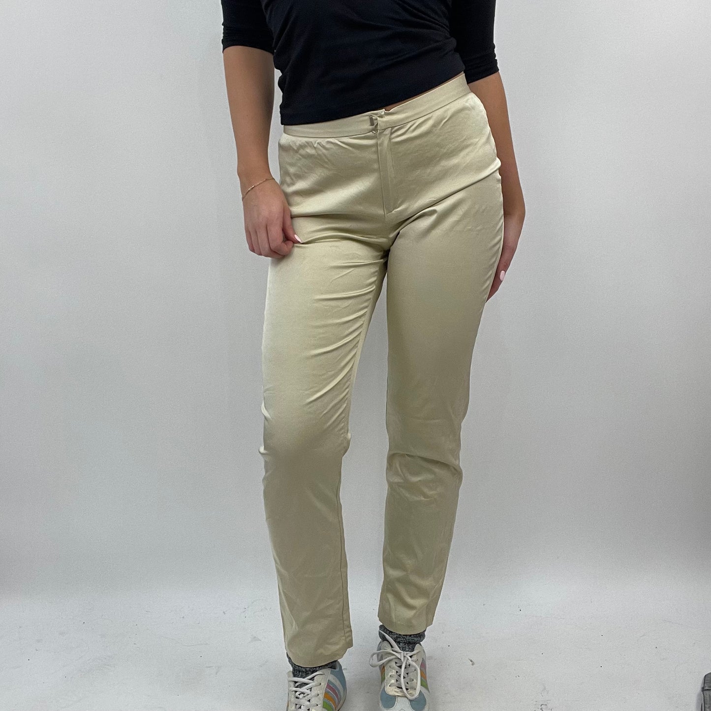 💚 GALENTINES DAY DROP | small beige silky slim fit trousers