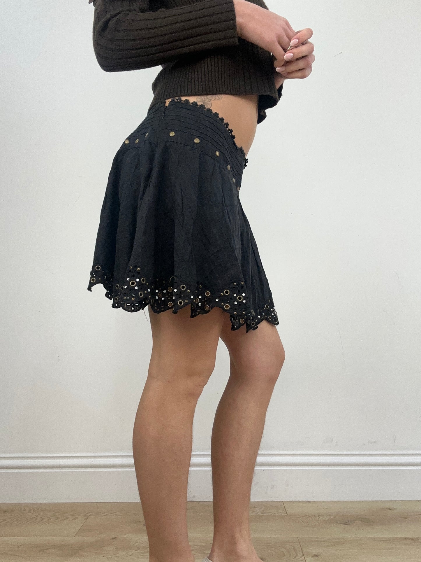 vintage edit six | medium black flowy guess skirt