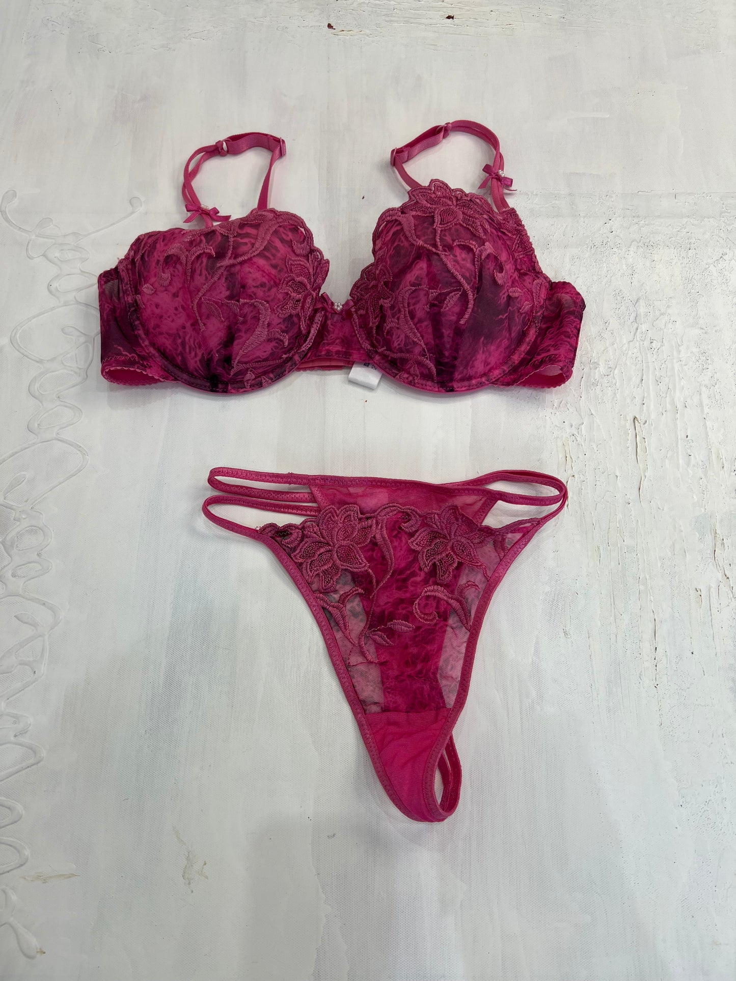 vintage drop 1 | small pink lace embroidered bra and thong set