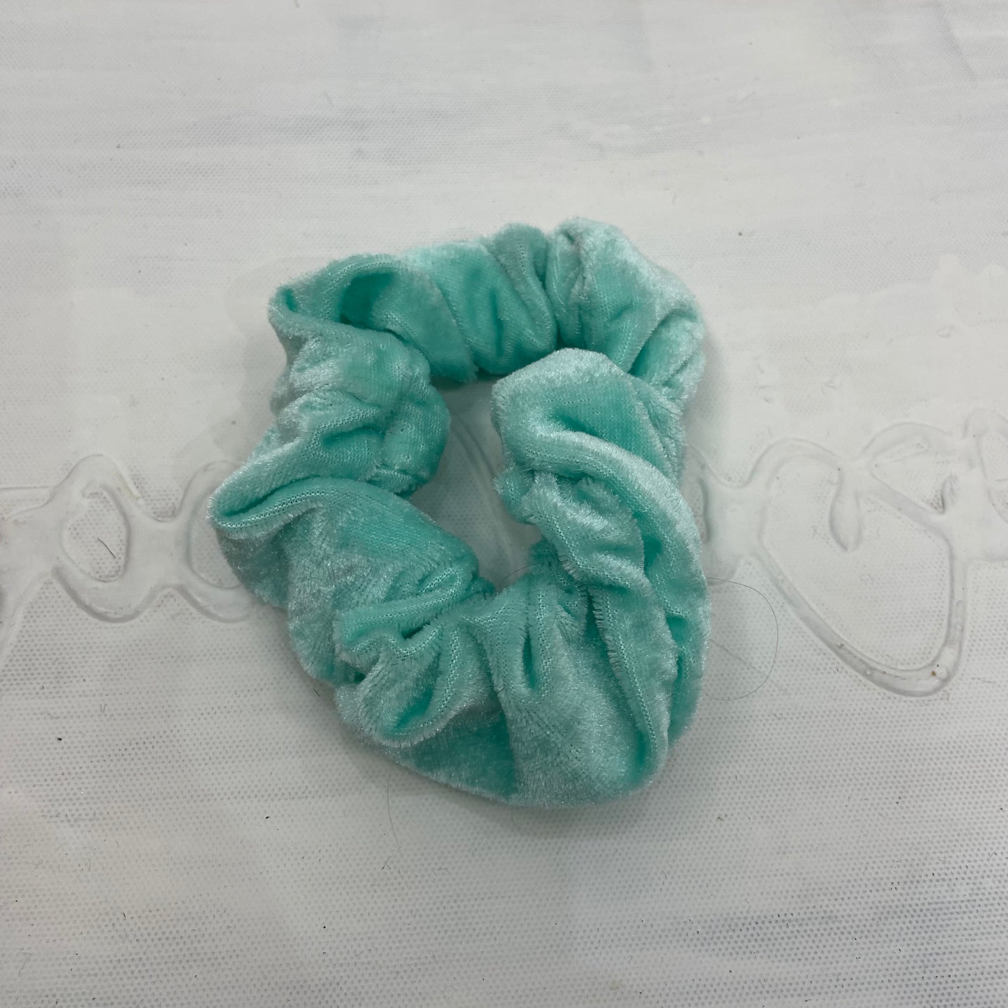 💻⭐️ | mint green velvet scrunchie