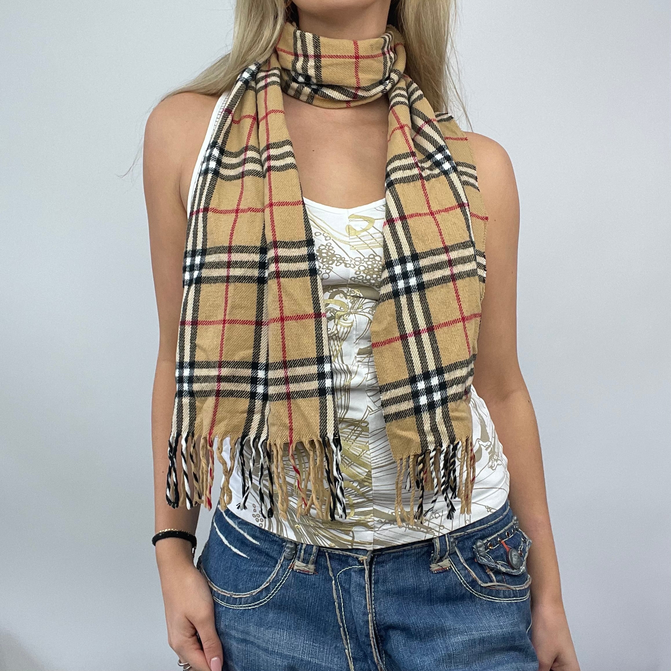 PARIS HILTON DROP burberry style nova check knit scarf remass