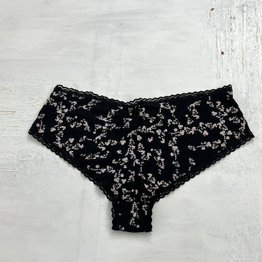 TAYLOR SWIFT DROP | medium black briefs with pink flowers