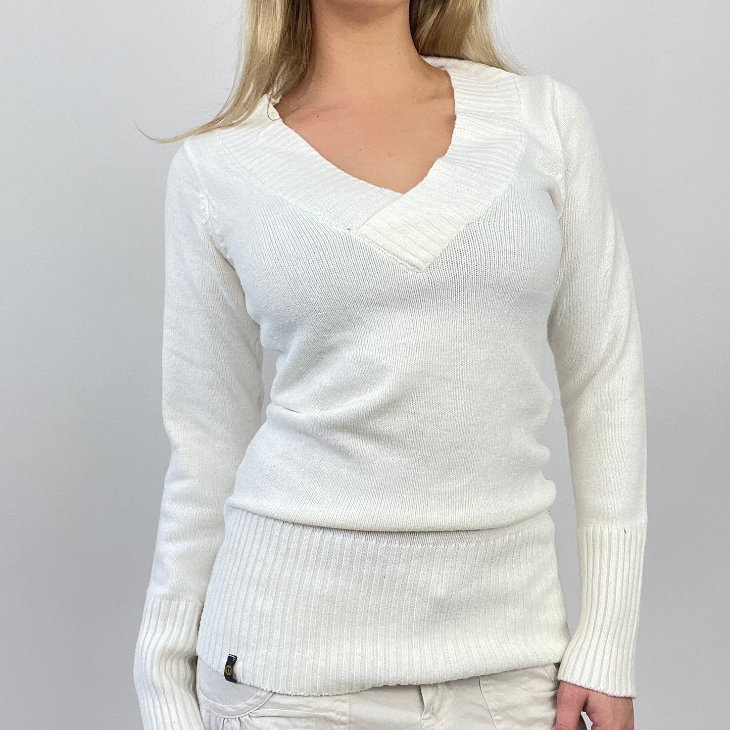 ETHEREAL GIRL DROP | small white knitted v neck jumper