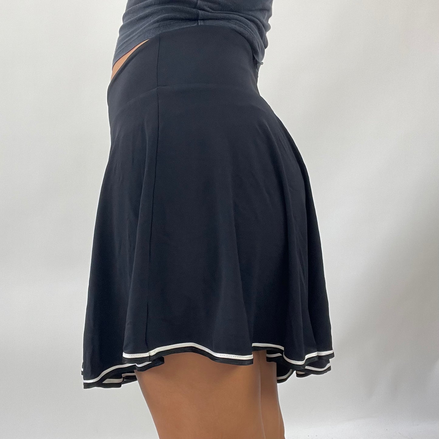 FRESHERS FITS DROP | small black skirt with white hem