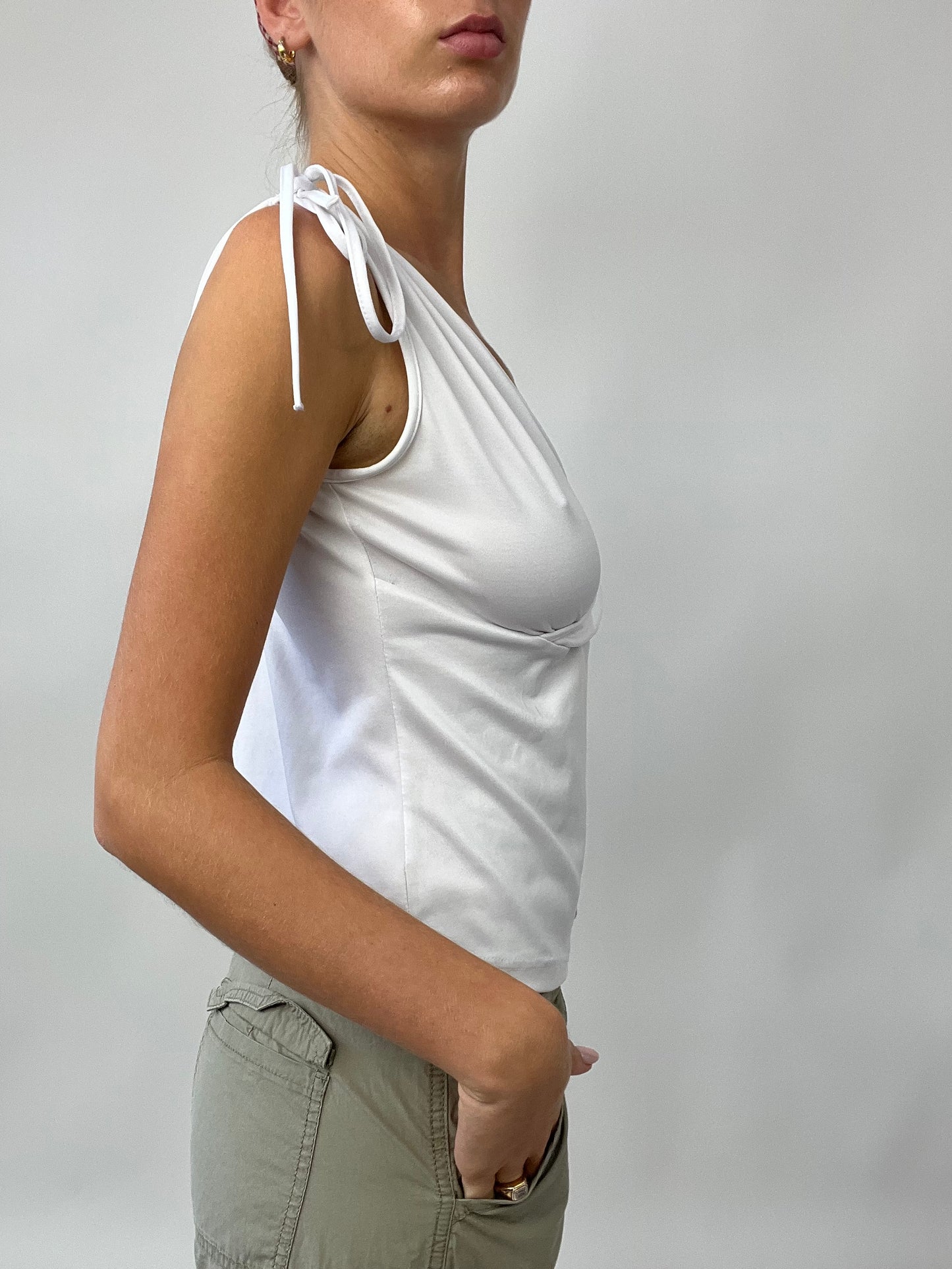 PUB GARDEN DROP | medium white v neck cami