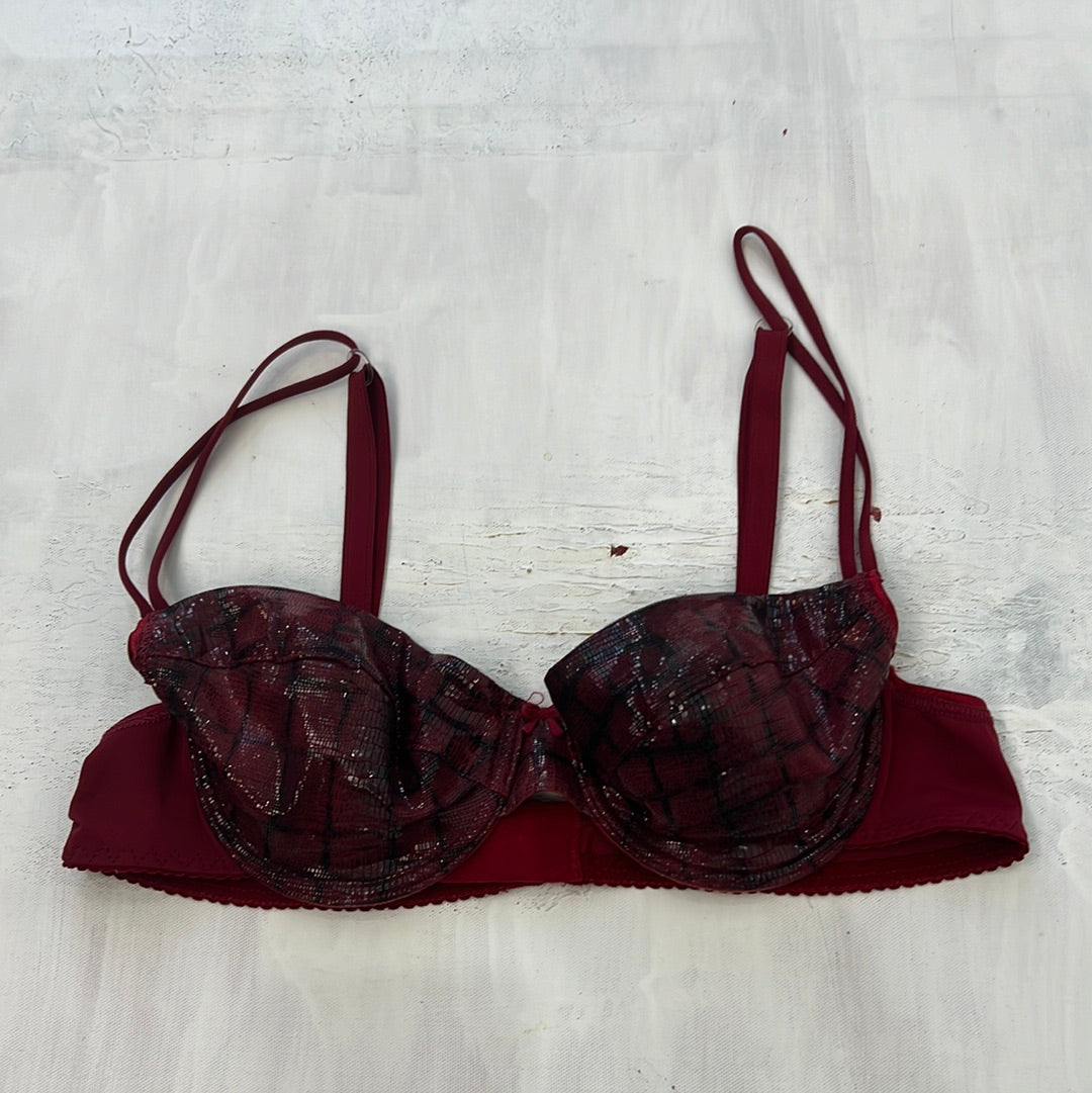 HIPPY CHIC DROP | small red bra with shiny snakeskin print