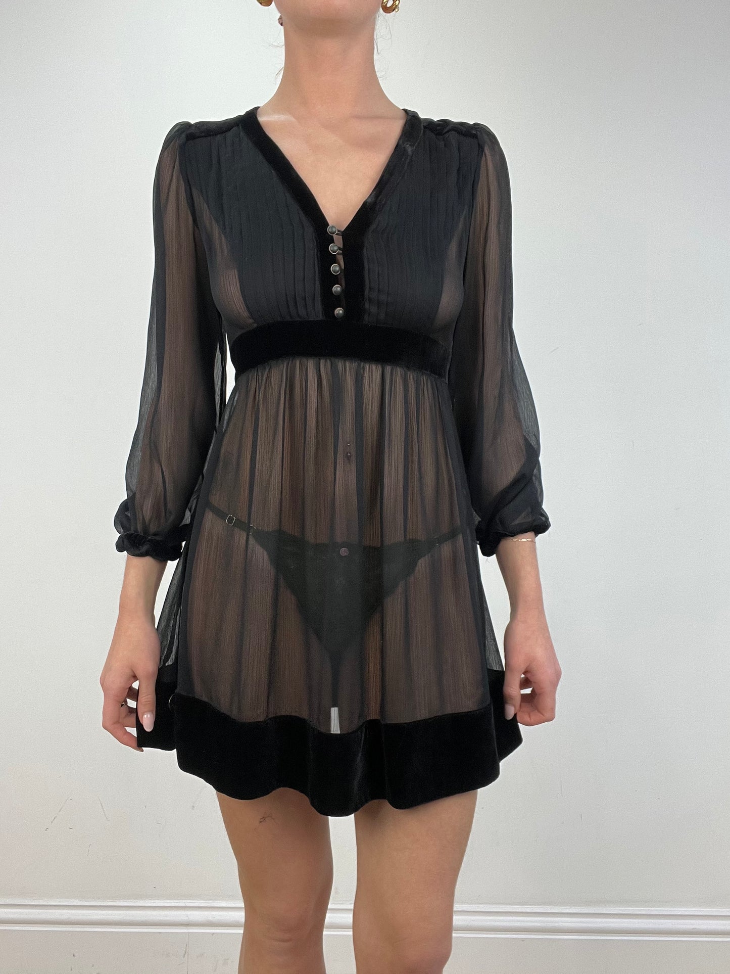 vintage edit: date night | small black long sleeve mesh dress