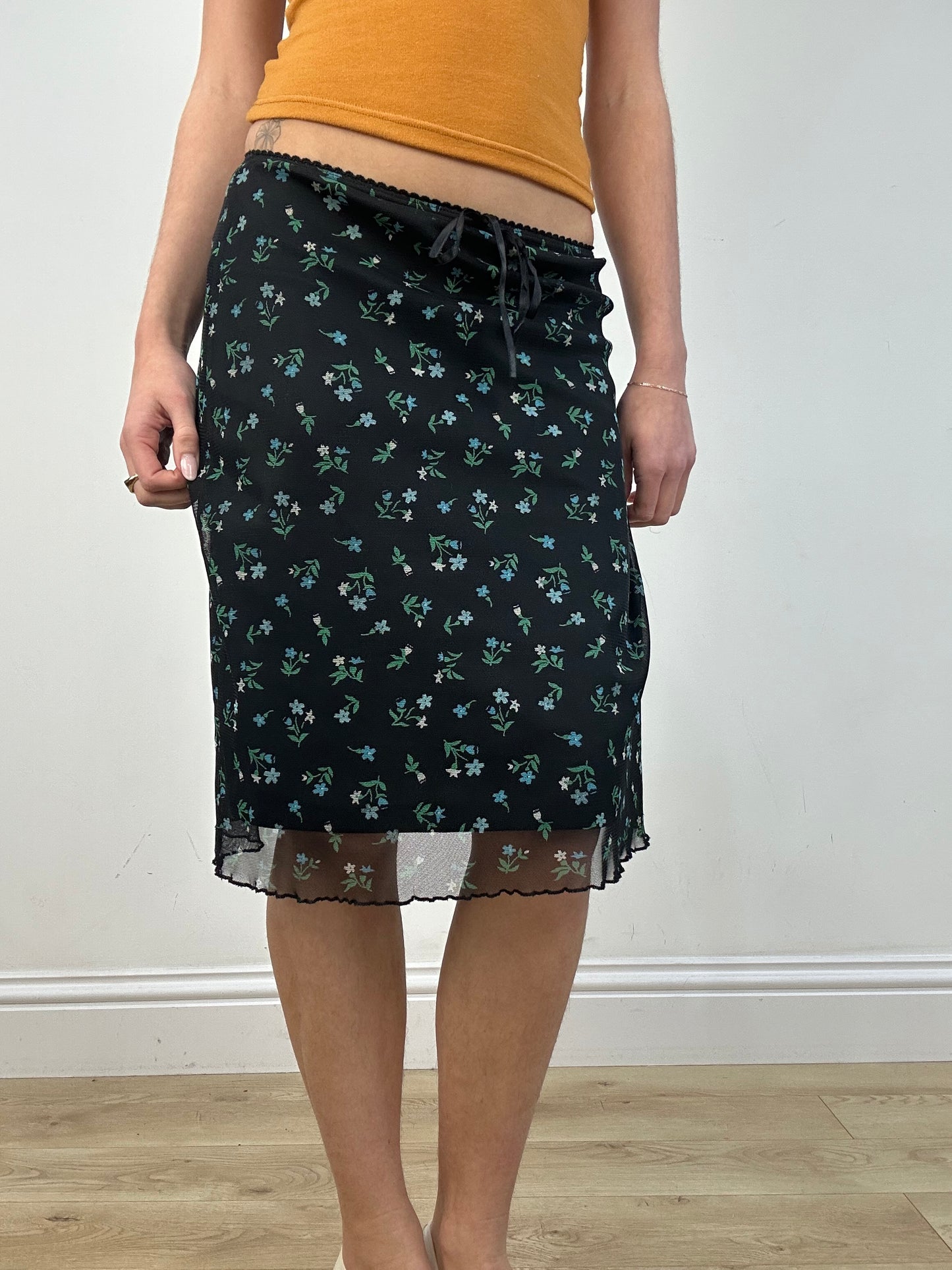 vintage edit: date night | small black floral midi skirt