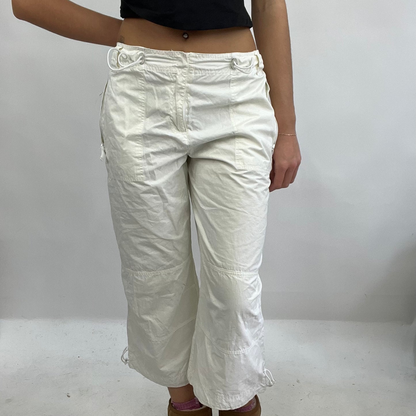 CARRIE BRADSHAW DROP | small white 3/4 length white cargo trousers