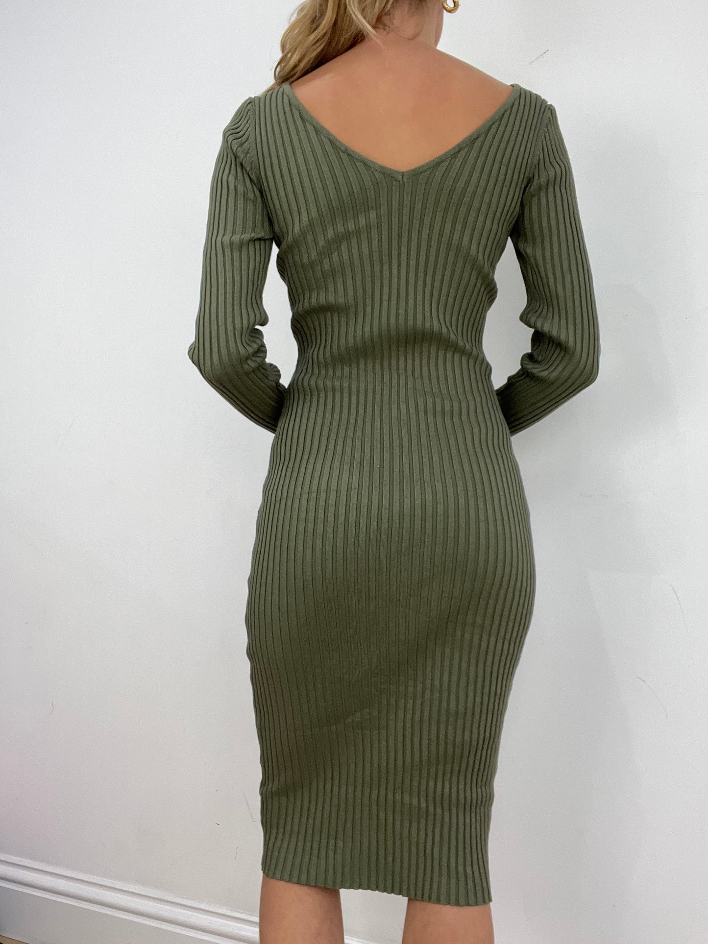 WINTER ESSENTIALS | medium khaki ribbed long sleeved dress