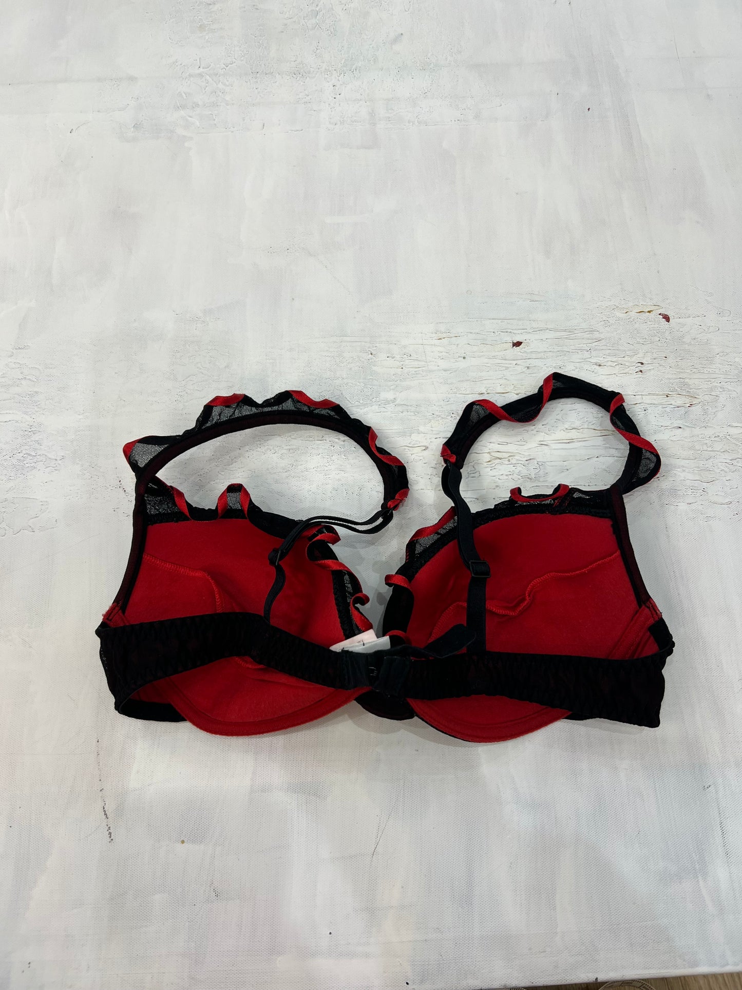 vintage edit: date night | small black and red intimissimi bra