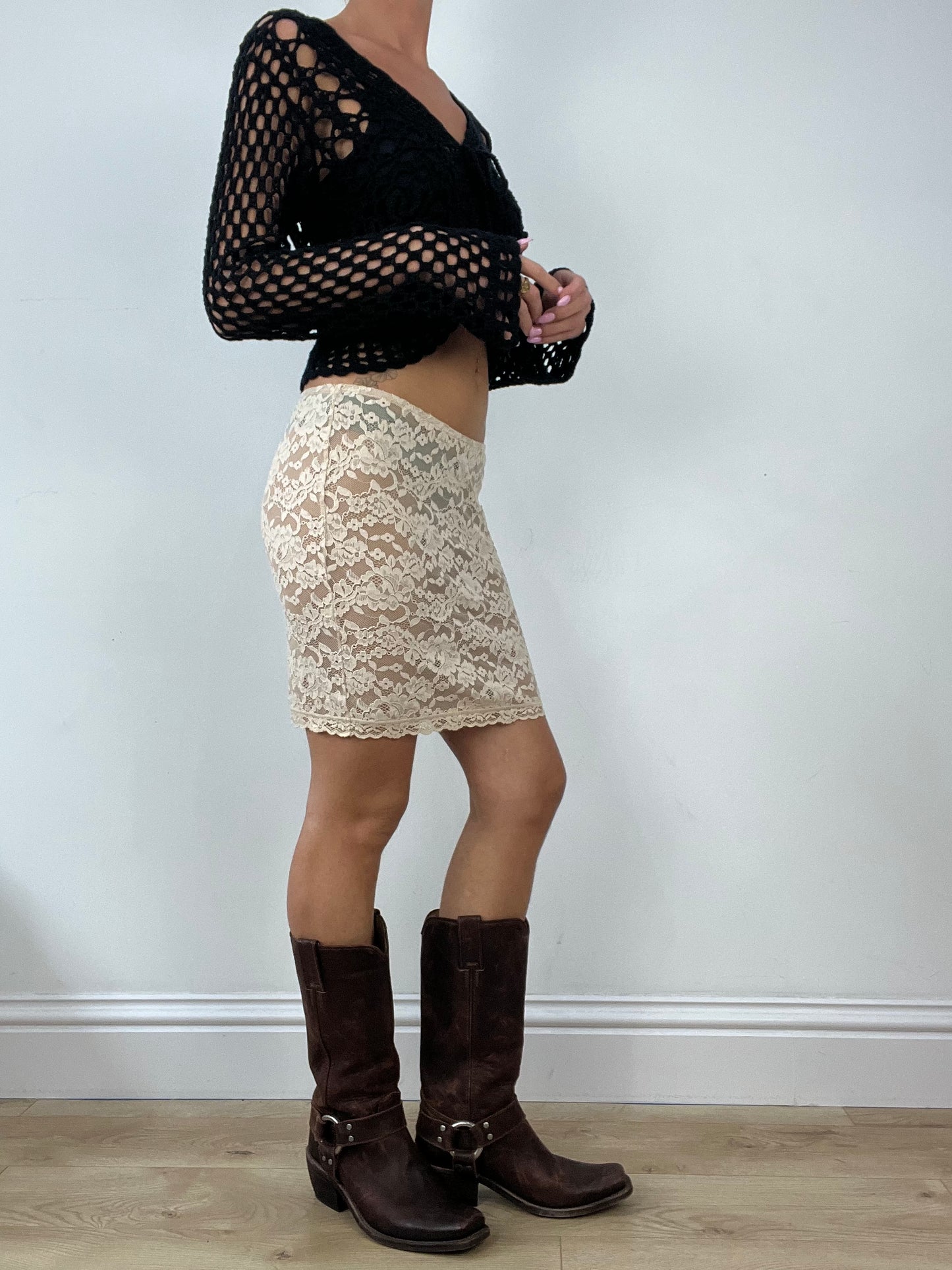 DINNER PARTY | medium beige lace intimissimi skirt