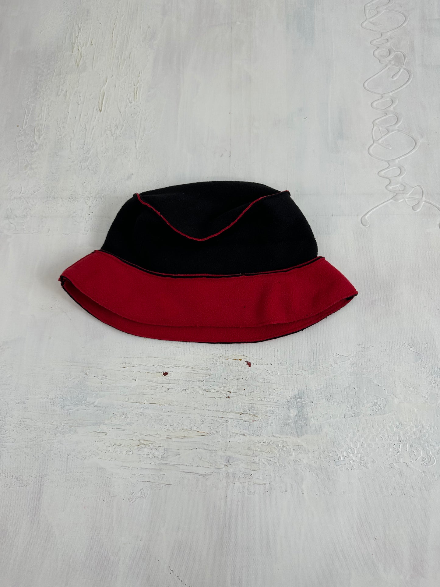 💻BEST PICKS | one size red and black reversible scarf and bucket hat