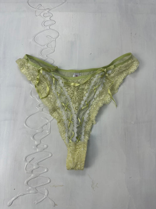 BEST PICKS | small green and white ribbon underwear