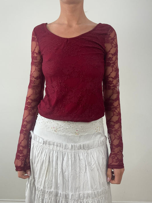 HALLOWEEN | medium burgundy lace long sleeved top