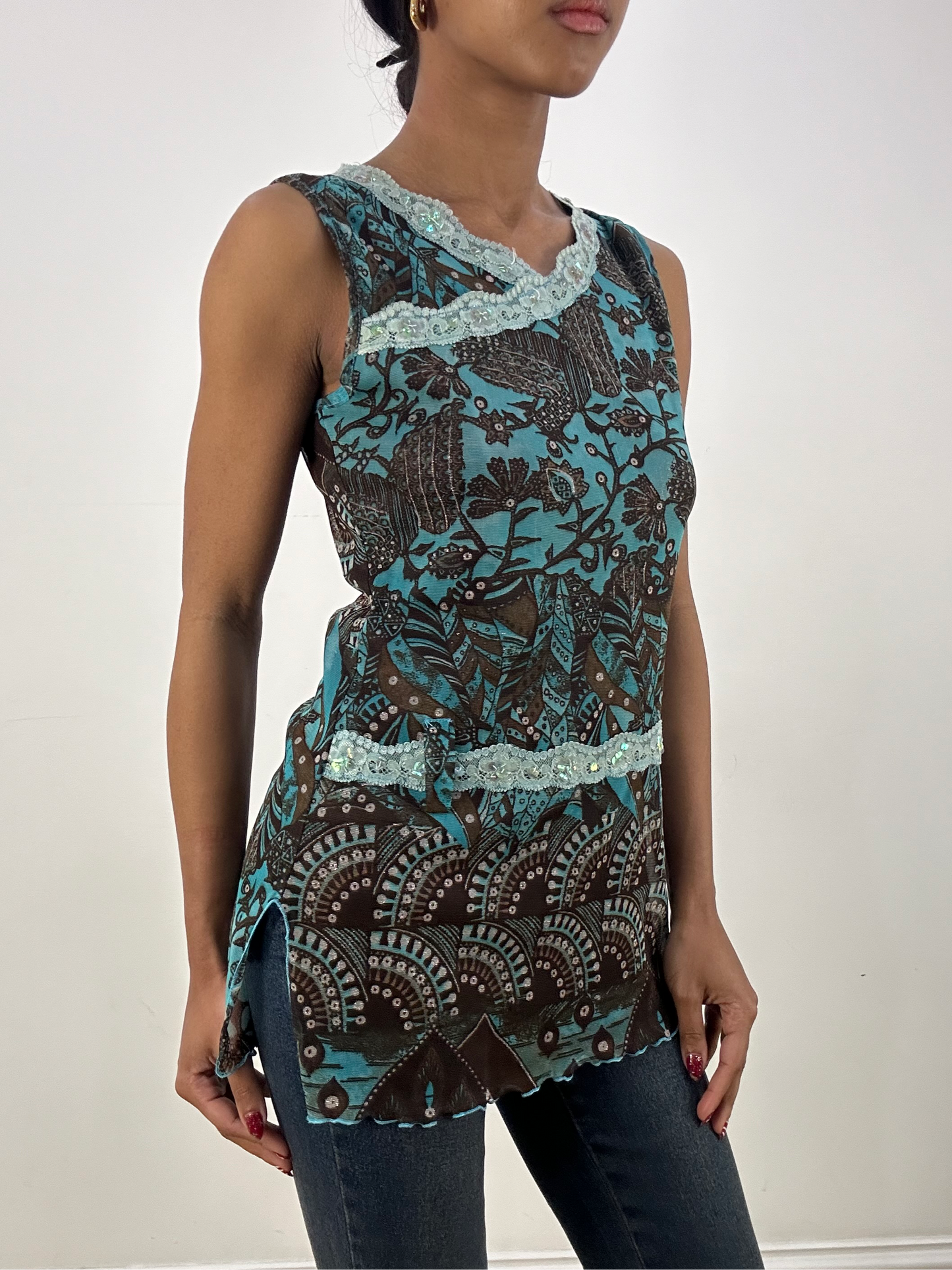 💻HIPPY CHIC DROP | small brown and blue cache cache patterned top with lace trim