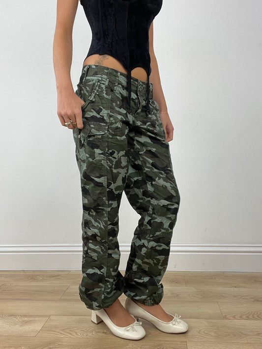 HALLOWEEN | medium khaki green camo cargo trousers