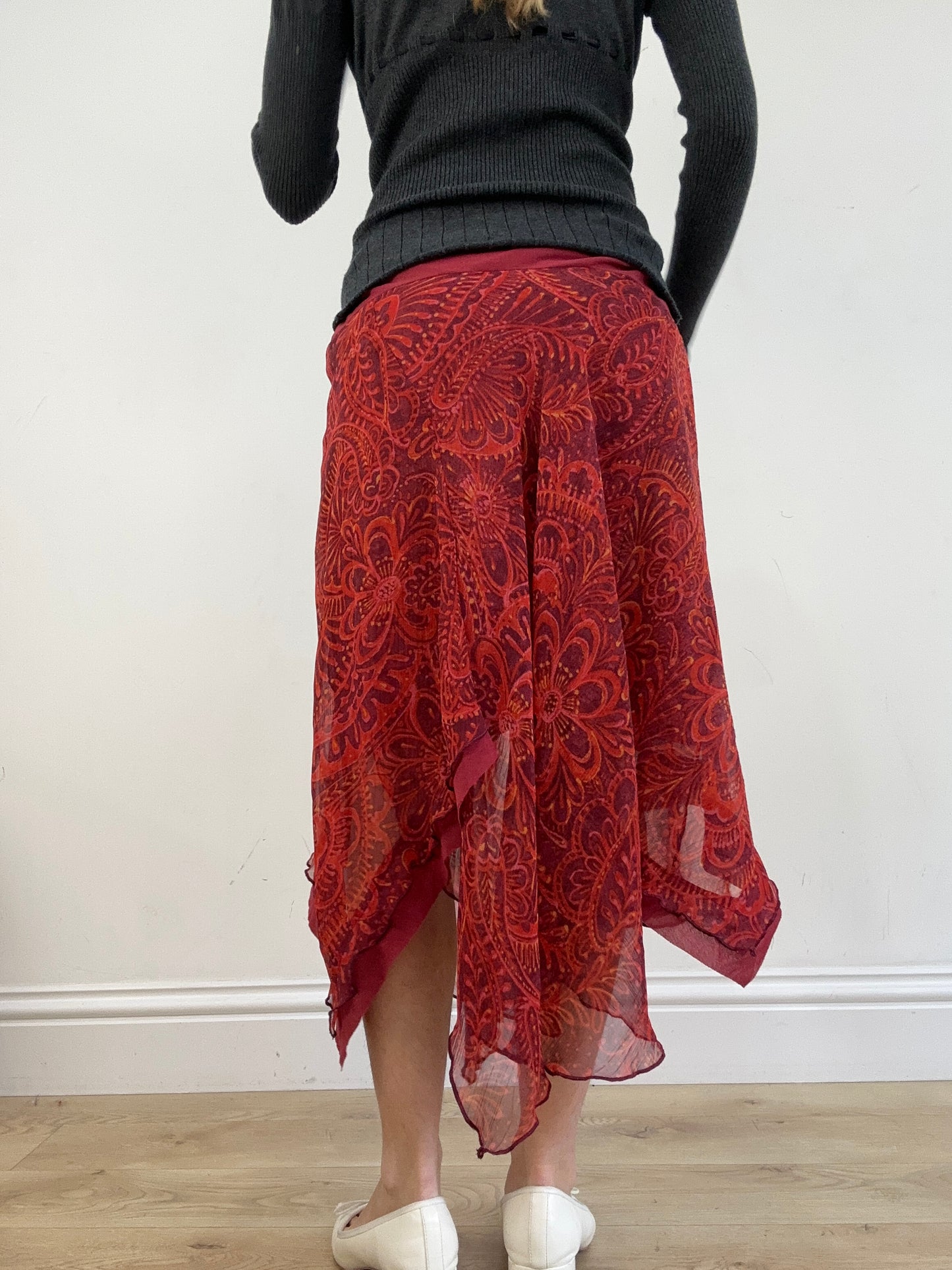 vintage edit thirteen | medium red paisley print midi skirt