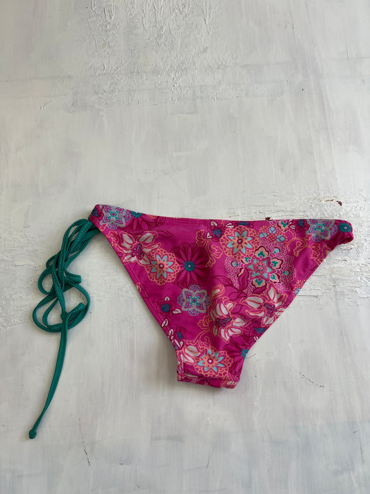 💻BRITISH SUMMER GIRL DROP | small pink bikini bottoms with floral print